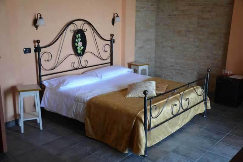 Gasthaus Trattoria Del Bivio Cerretto Langhe Zimmer foto