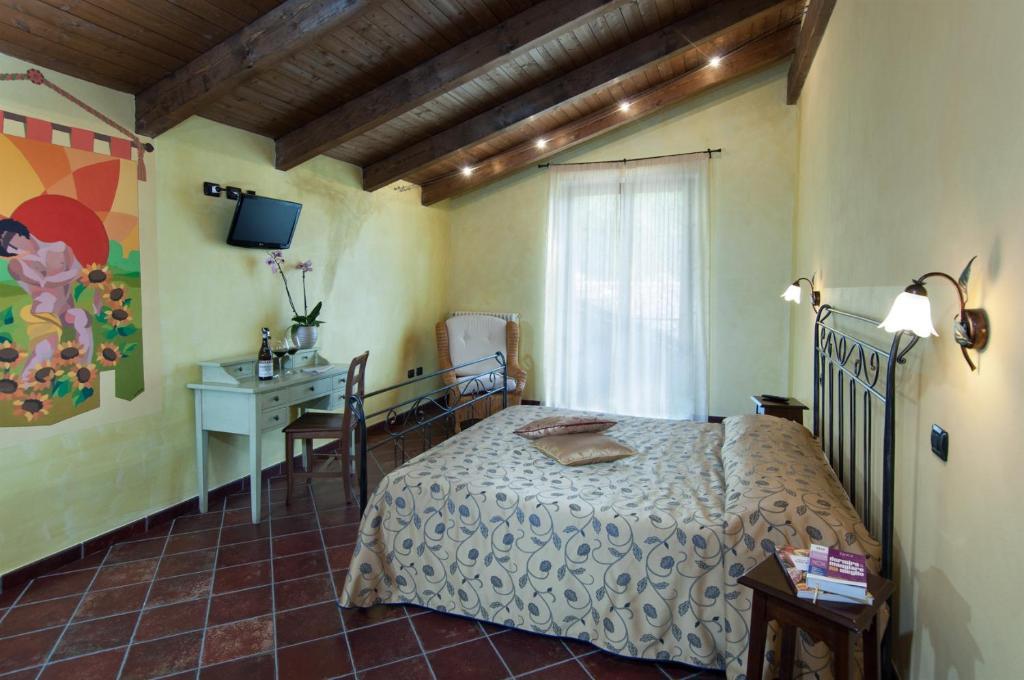 Gasthaus Trattoria Del Bivio Cerretto Langhe Zimmer foto
