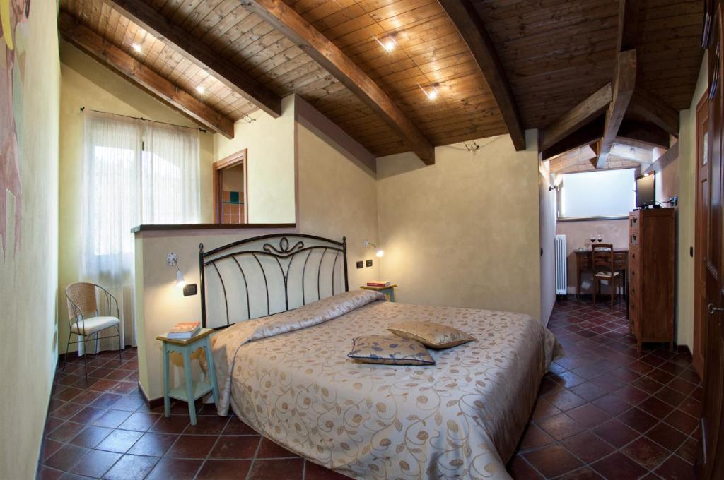 Gasthaus Trattoria Del Bivio Cerretto Langhe Zimmer foto