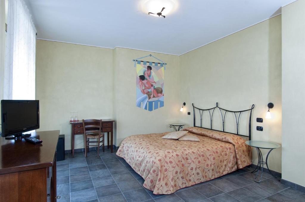 Gasthaus Trattoria Del Bivio Cerretto Langhe Zimmer foto