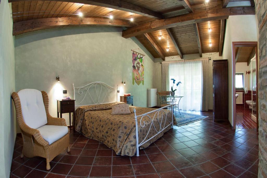 Gasthaus Trattoria Del Bivio Cerretto Langhe Zimmer foto